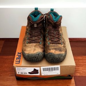 XPETI Brown and green leather hiking boots. Size 7.